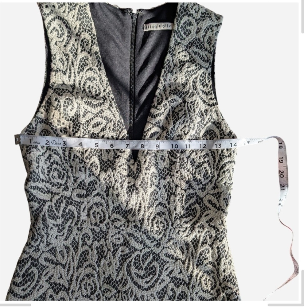 Pre-owned Alice+Olivia Lilia Lace Textured Plunge V Neck Midi Sheath Dress - Picture 4 of 16